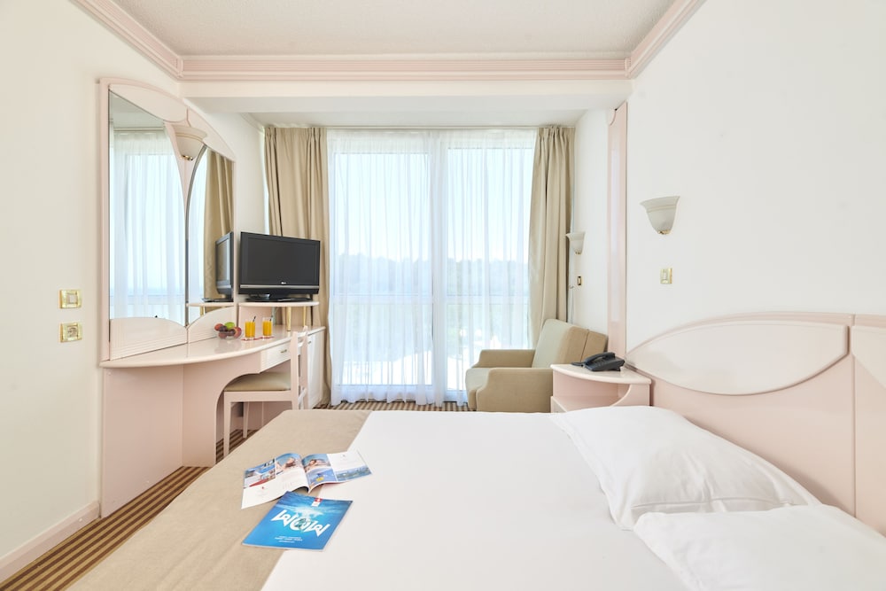 Hotel Zorna Plava Laguna — Hotel rooms in Poreč, Istria