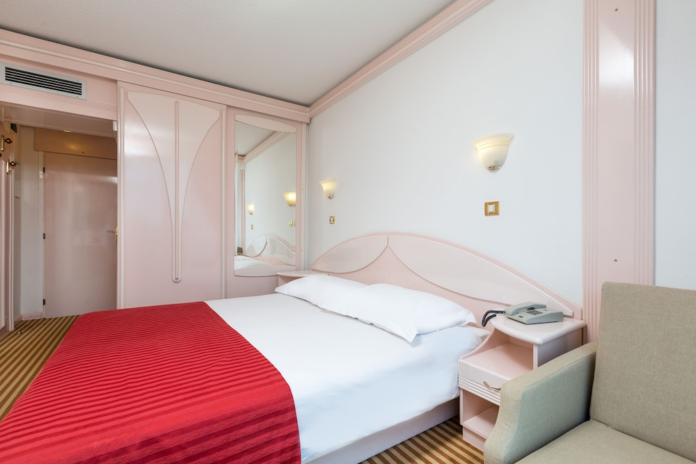 Hotel Zorna Plava Laguna — Hotel rooms in Poreč, Istria