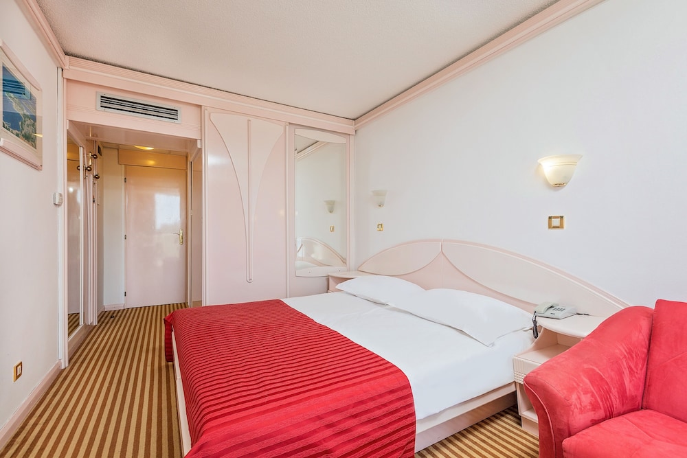 Hotel Zorna Plava Laguna — Hotel rooms in Poreč, Istria