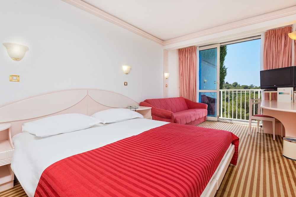Hotel Zorna Plava Laguna — Hotel rooms in Poreč, Istria