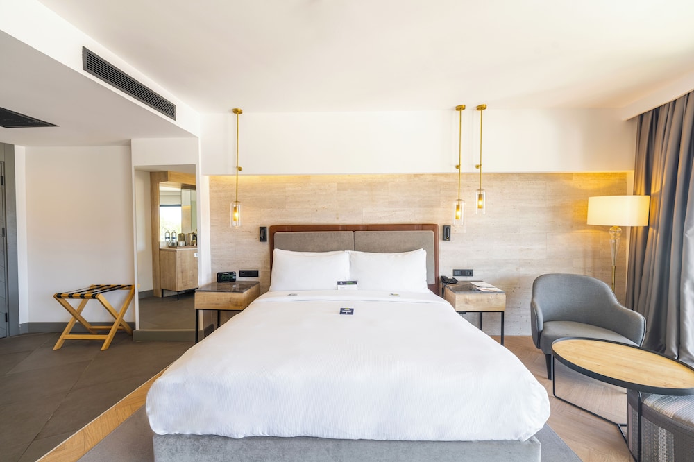 DoubleTree by Hilton Antalya-Kemer All-Inclusive Resort — Hotel rooms in Kemer