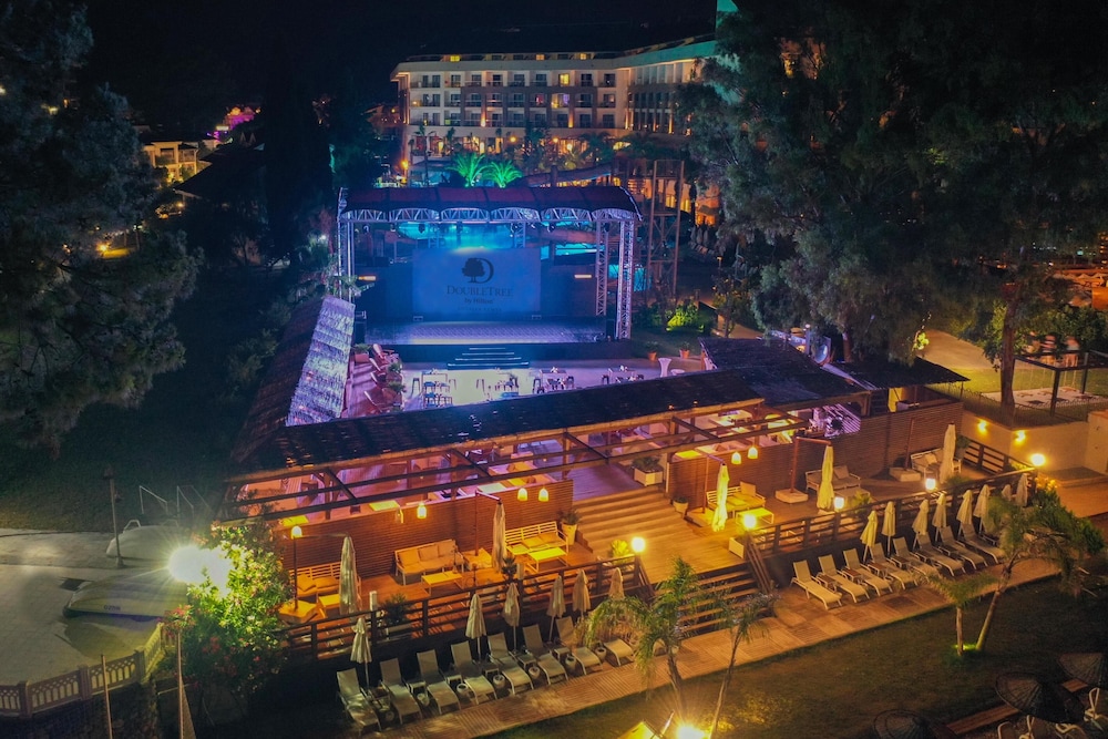 DoubleTree by Hilton Antalya-Kemer All-Inclusive Resort — Restaurant & bars in Kemer