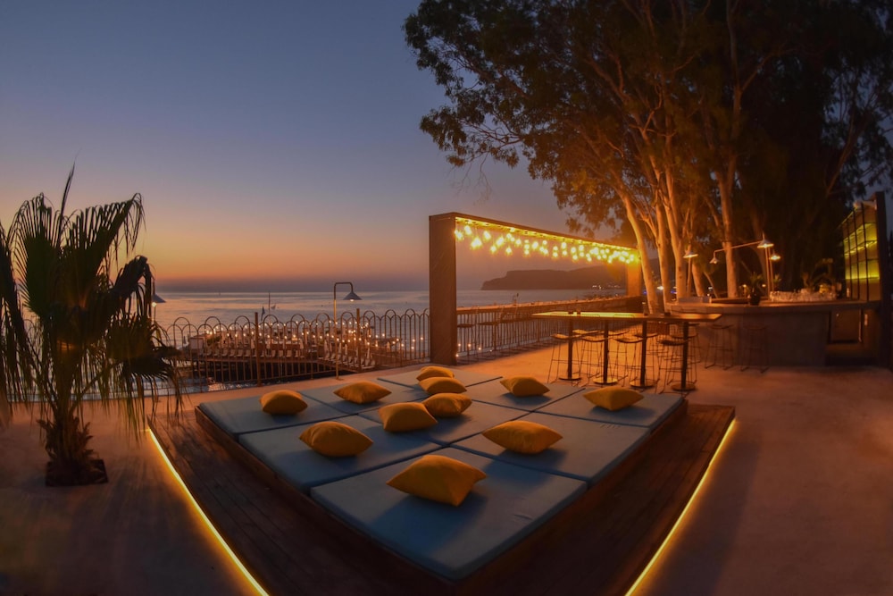 DoubleTree by Hilton Antalya-Kemer All-Inclusive Resort — Restaurant & bars in Kemer