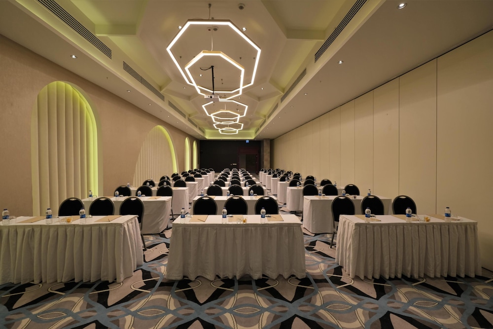 DoubleTree by Hilton Antalya-Kemer All-Inclusive Resort — Hotel building in Kemer