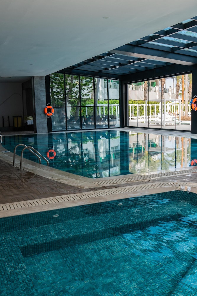 DoubleTree by Hilton Antalya-Kemer All-Inclusive Resort — Swimming pool in Kemer