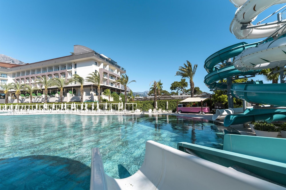 DoubleTree by Hilton Antalya-Kemer All-Inclusive Resort — Swimming pool in Kemer