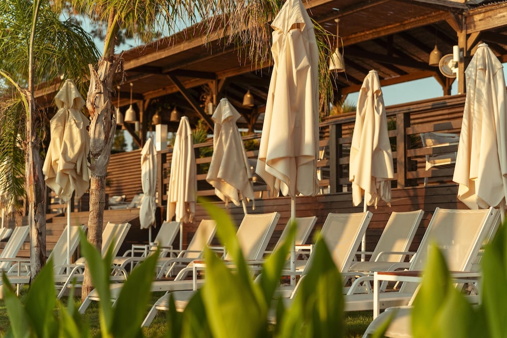 DoubleTree by Hilton Antalya-Kemer All-Inclusive Resort — Beach in Kemer