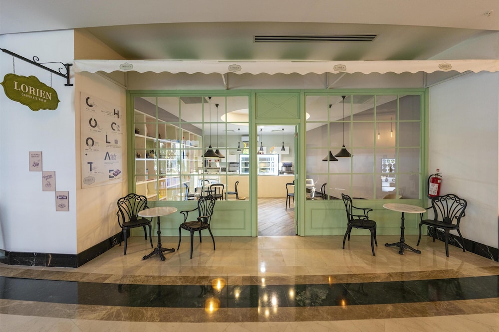 DoubleTree by Hilton Antalya-Kemer All-Inclusive Resort — Restaurant & bars in Kemer