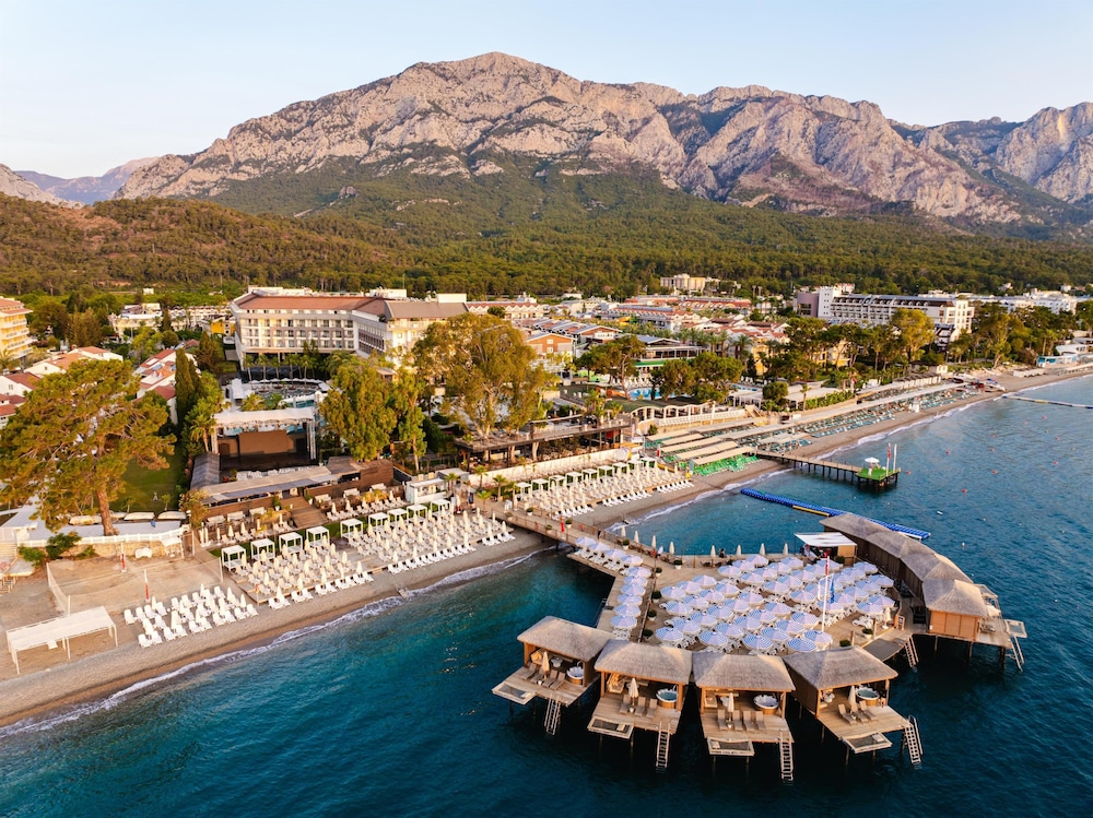 DoubleTree by Hilton Antalya-Kemer All-Inclusive Resort — Beach in Kemer