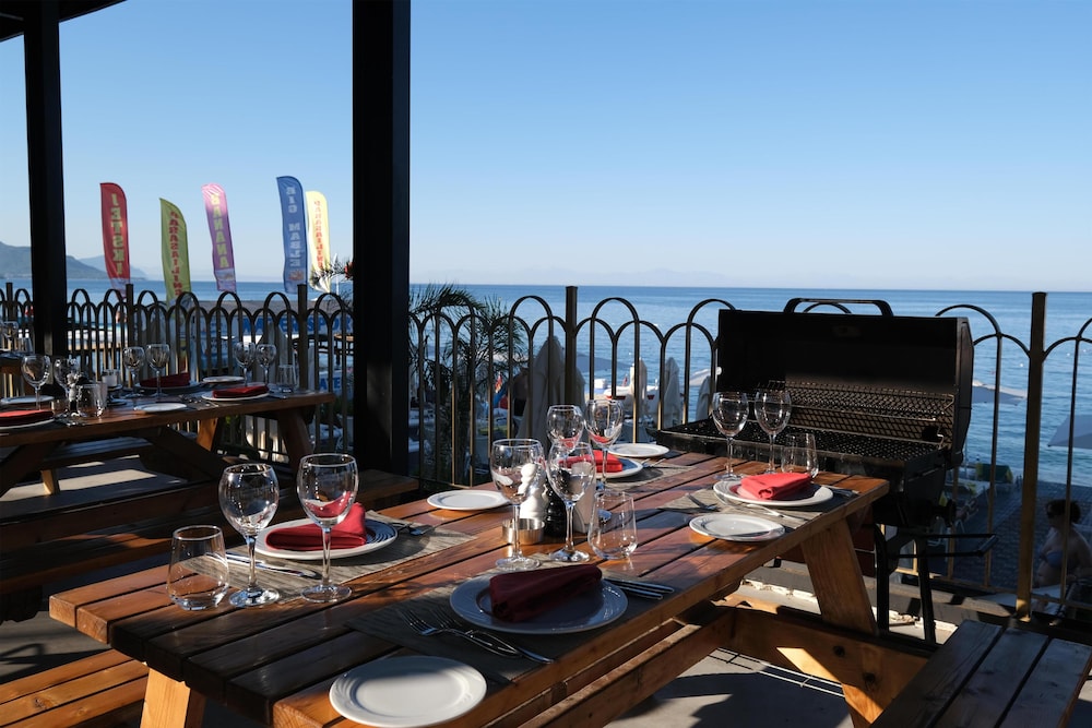 DoubleTree by Hilton Antalya-Kemer All-Inclusive Resort — Restaurant & bars in Kemer