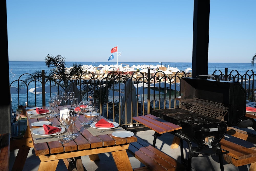DoubleTree by Hilton Antalya-Kemer All-Inclusive Resort — Restaurant & bars in Kemer