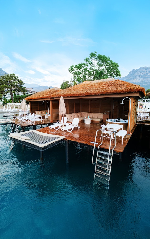 DoubleTree by Hilton Antalya-Kemer All-Inclusive Resort — Swimming pool in Kemer