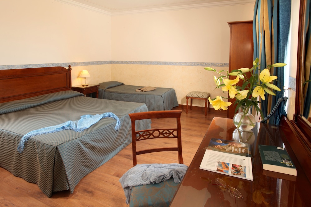 Hotel Alessandrino — Hotel rooms in Rome, Lazio