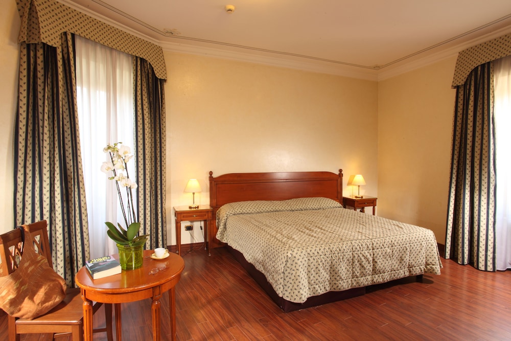 Hotel Alessandrino — Hotel rooms in Rome, Lazio