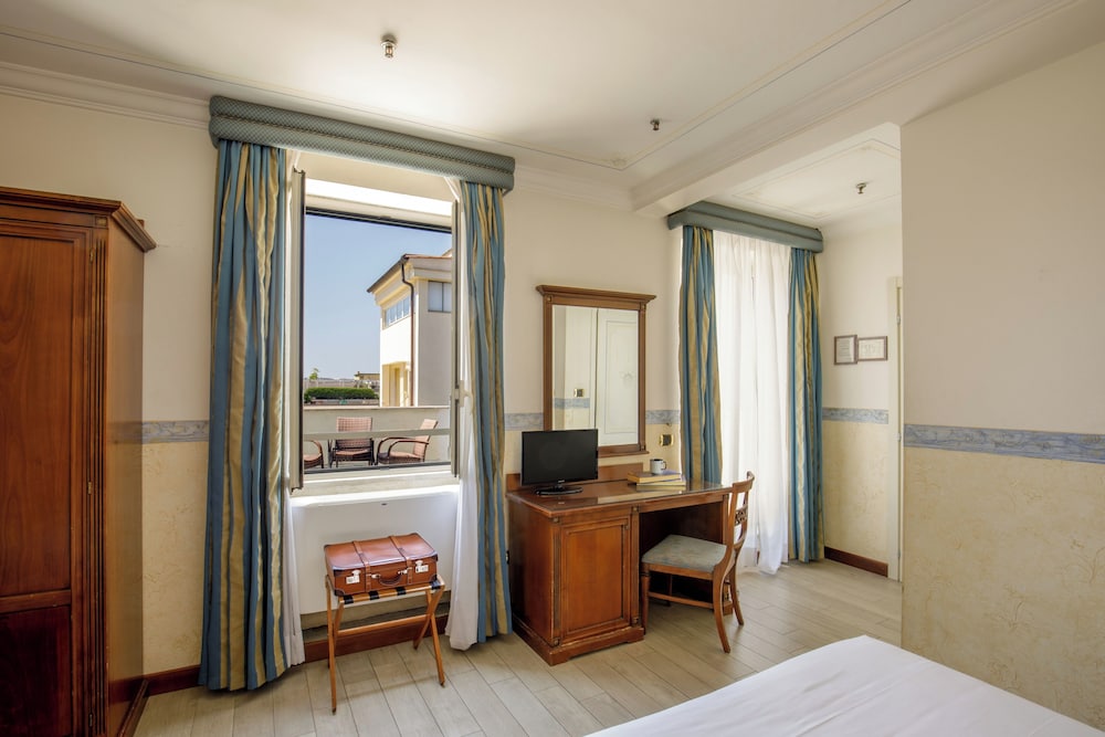 Hotel Alessandrino — Hotel rooms in Rome, Lazio