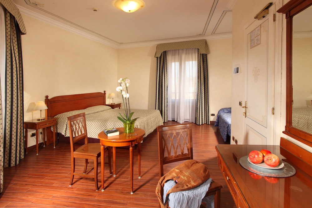 Hotel Alessandrino — Hotel rooms in Rome, Lazio