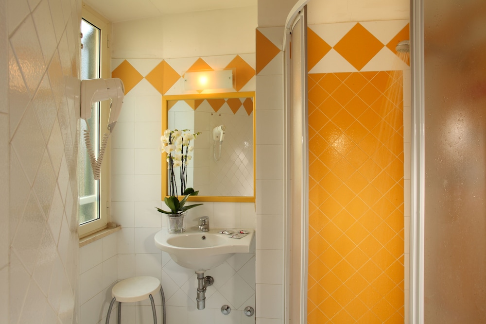 Hotel Alessandrino — Hotel rooms in Rome, Lazio
