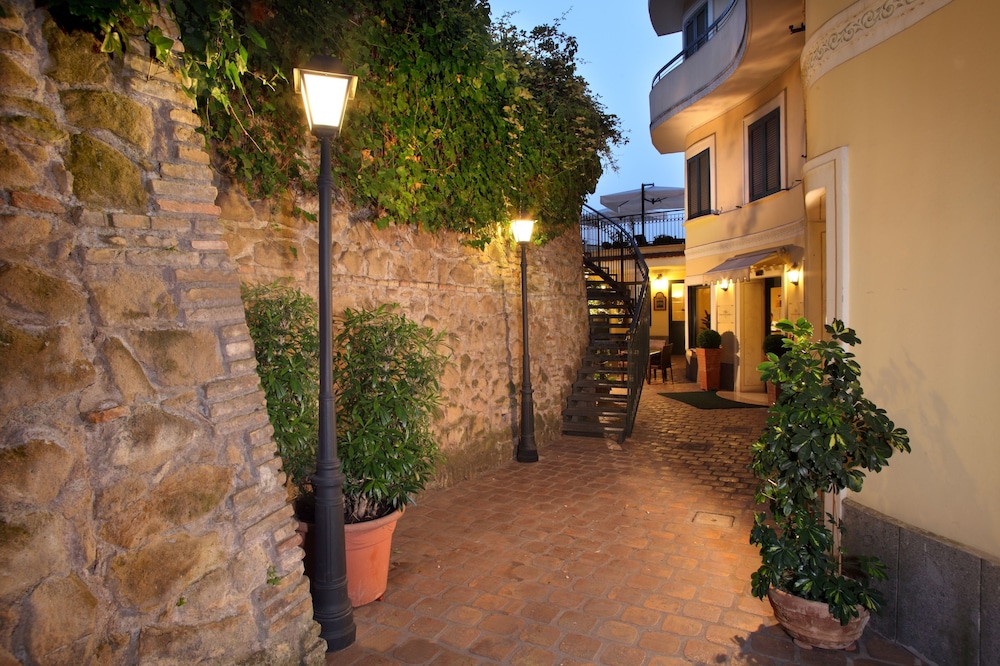 Hotel Alessandrino — Hotel building in Rome, Lazio