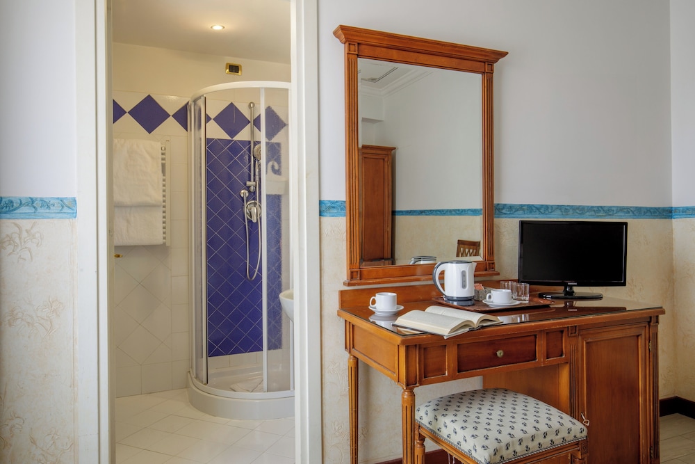 Hotel Alessandrino — Hotel rooms in Rome, Lazio