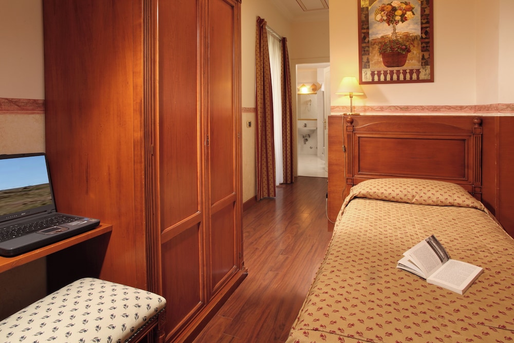 Hotel Alessandrino — Hotel rooms in Rome, Lazio