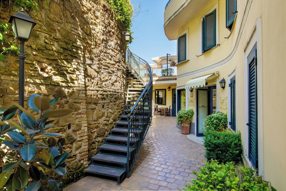 Hotel Alessandrino — Hotel building in Rome, Lazio