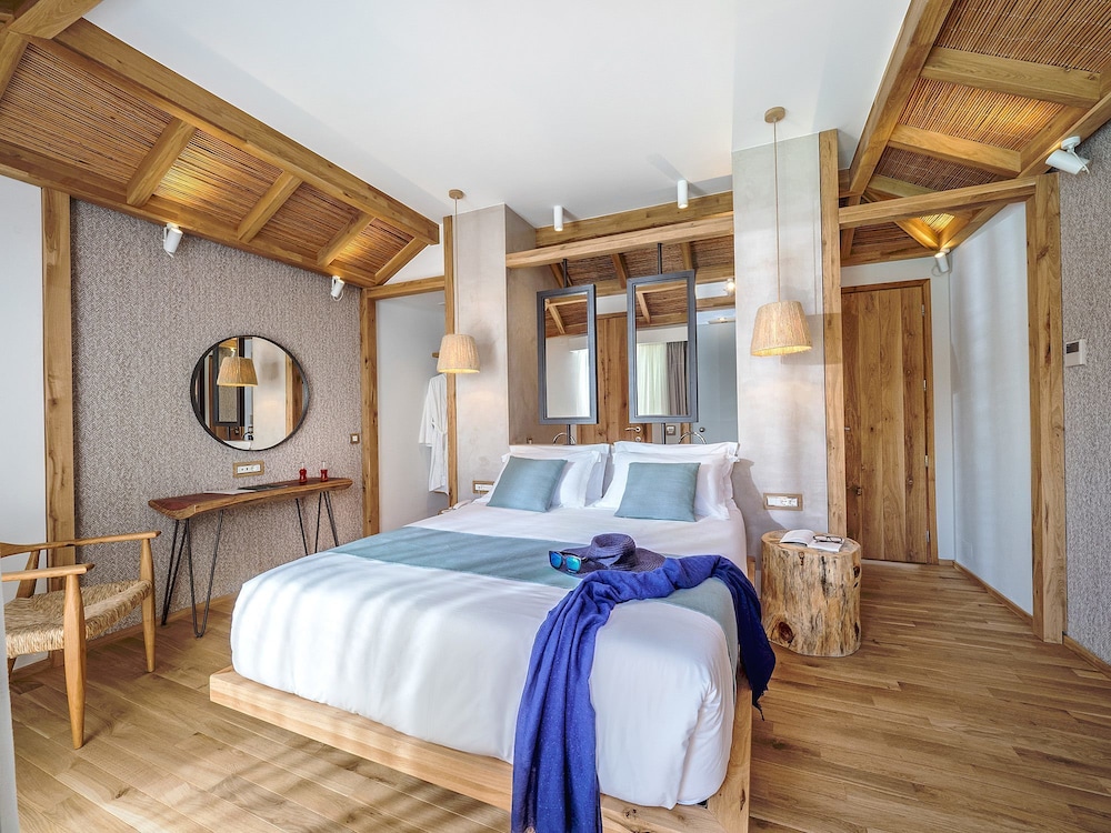 Stella Island Luxury Resort & Spa - Adults Only — Rooms in Analipsi
