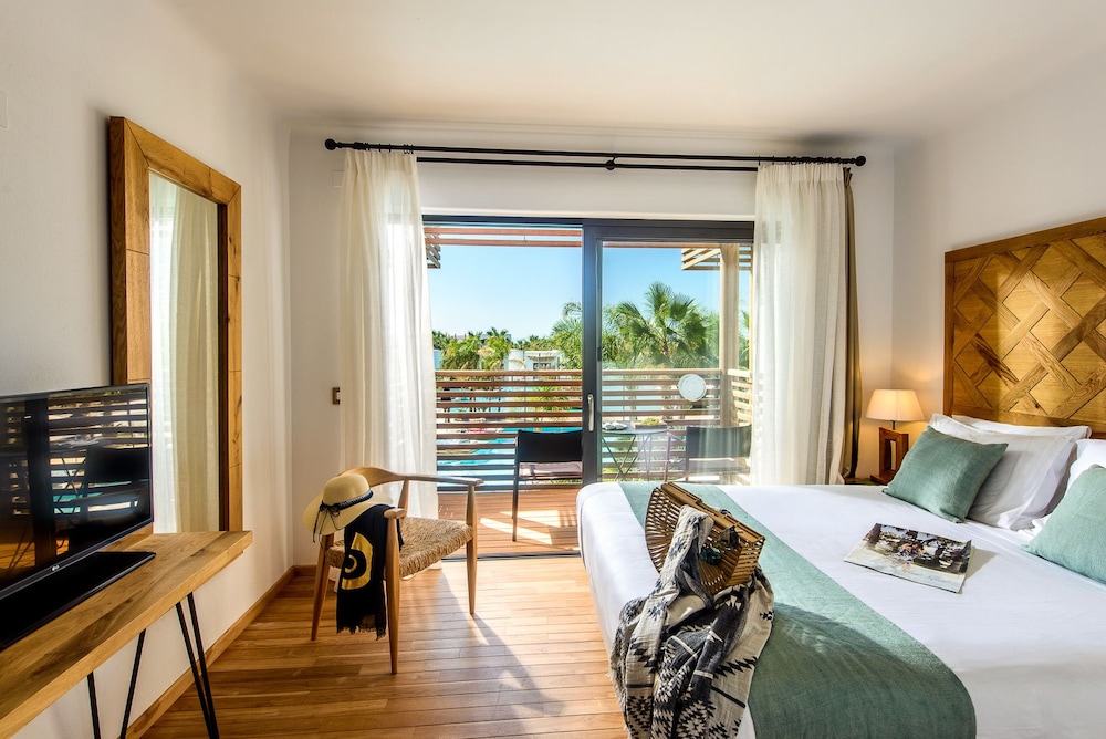 Stella Island Luxury Resort & Spa - Adults Only — Rooms in Analipsi