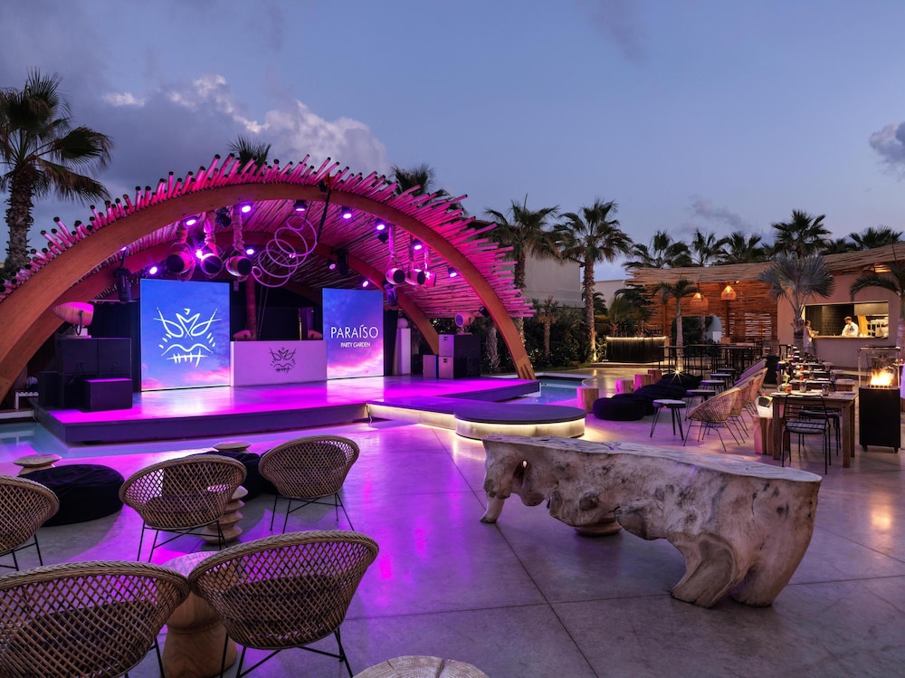 Stella Island Luxury Resort & Spa - Adults Only — Restaurant in Analipsi