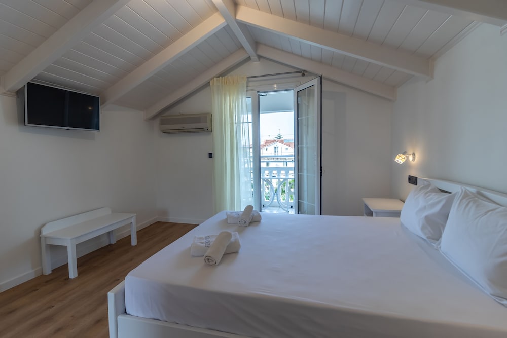 Alamis Hotel & Apartments — Hotel rooms in Tsilivi, Ionian Islands