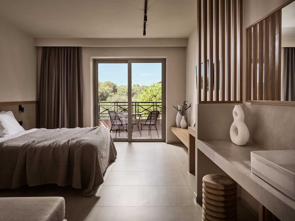 Alamis Hotel & Apartments — Hotel rooms in Tsilivi, Ionian Islands