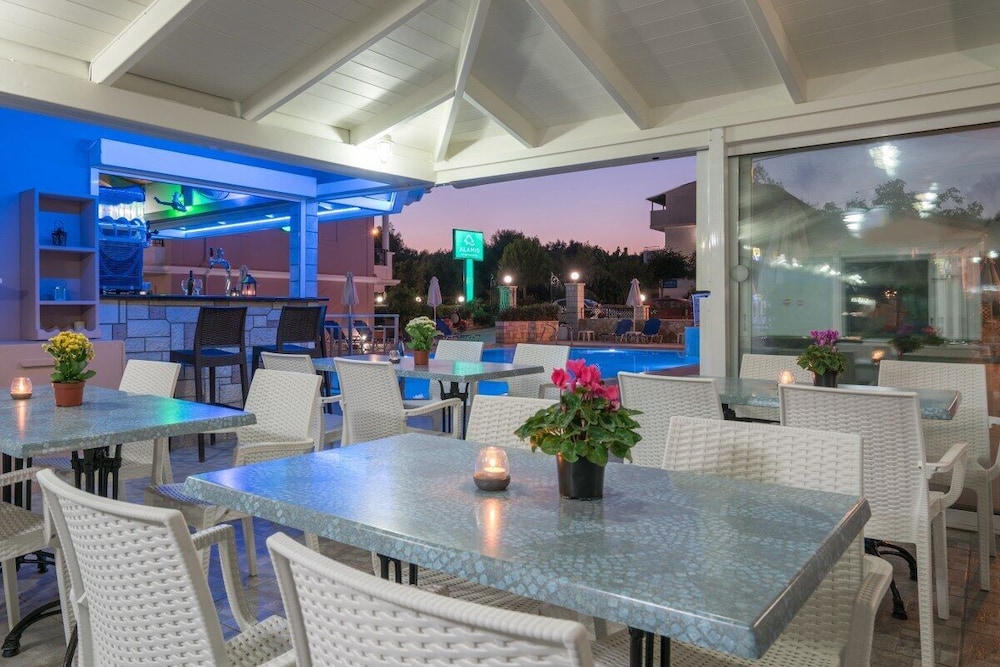 Alamis Hotel & Apartments — Restaurant & bars in Tsilivi, Ionian Islands