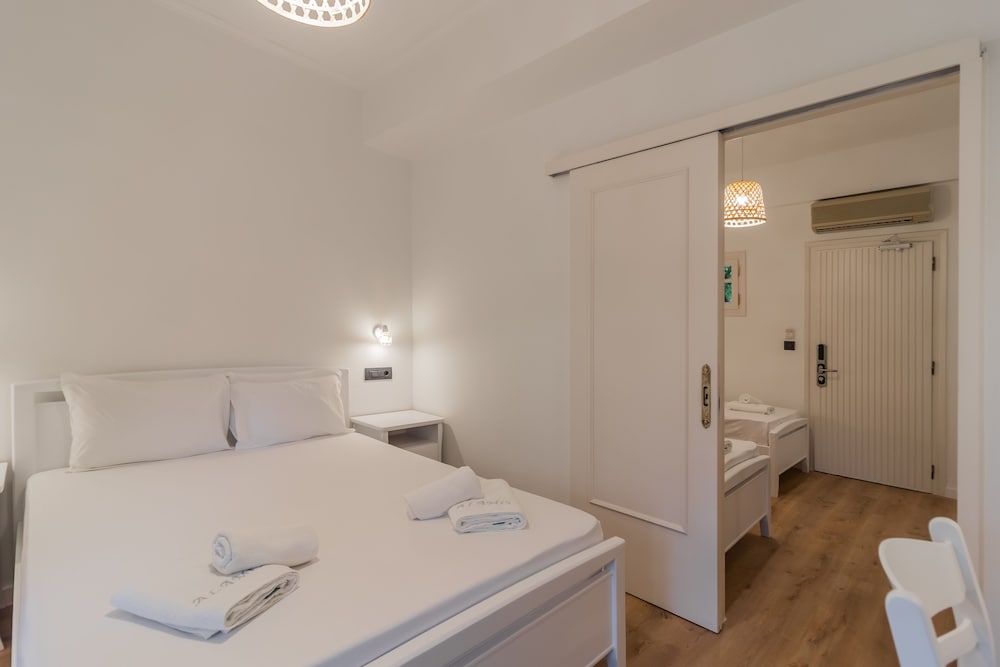 Alamis Hotel & Apartments — Hotel rooms in Tsilivi, Ionian Islands