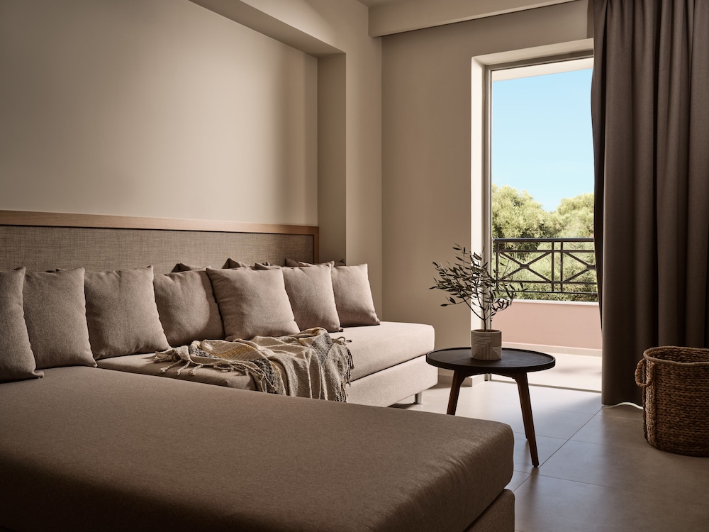 Alamis Hotel & Apartments — Hotel rooms in Tsilivi, Ionian Islands
