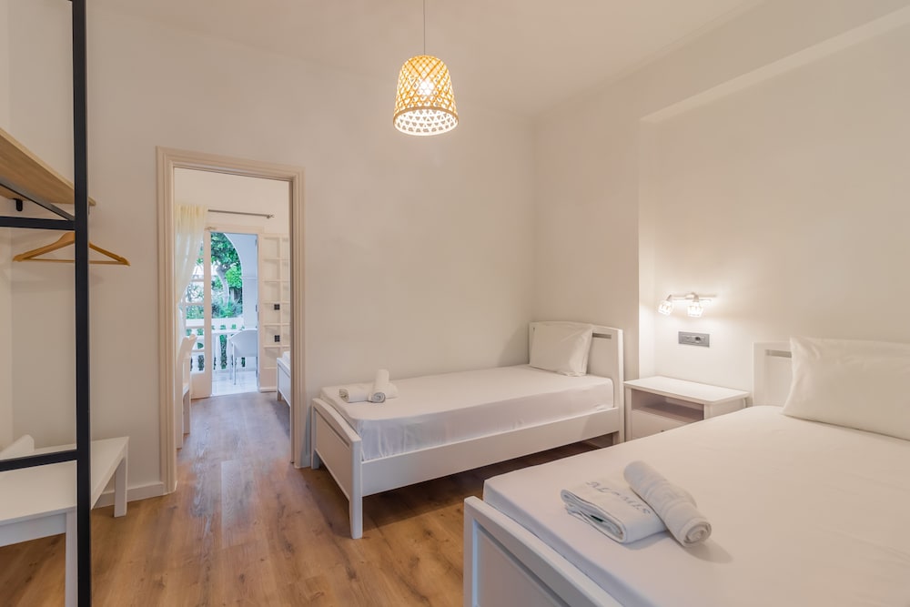 Alamis Hotel & Apartments — Hotel rooms in Tsilivi, Ionian Islands