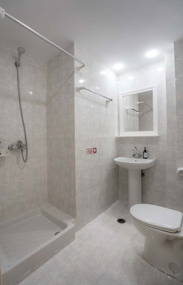 Alamis Hotel & Apartments — Hotel rooms in Tsilivi, Ionian Islands