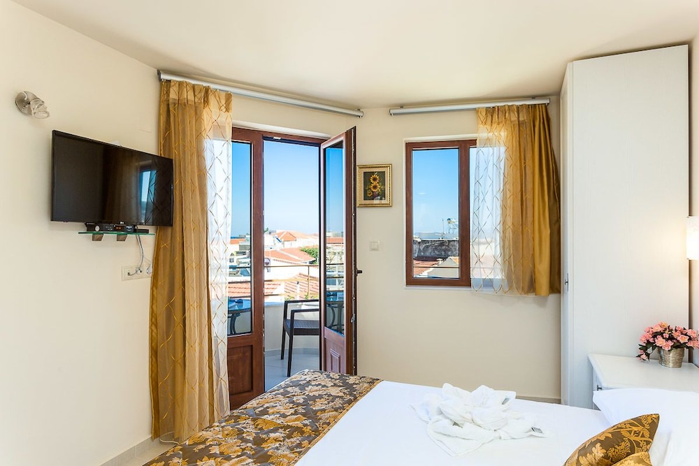 Polyxenia Suites — Hotel rooms in Rethymnon