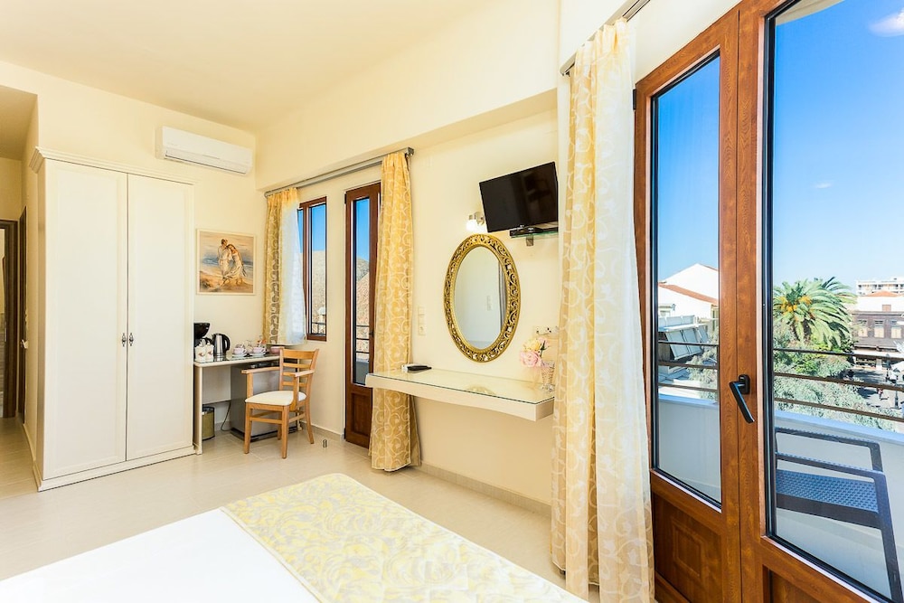Polyxenia Suites — Hotel rooms in Rethymnon