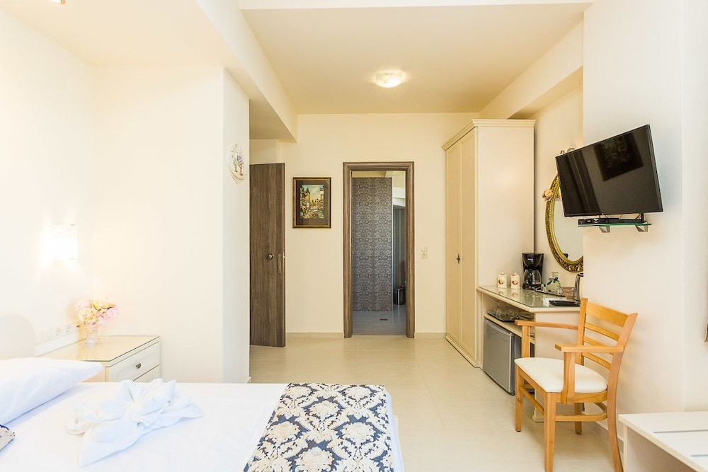 Polyxenia Suites — Hotel rooms in Rethymnon