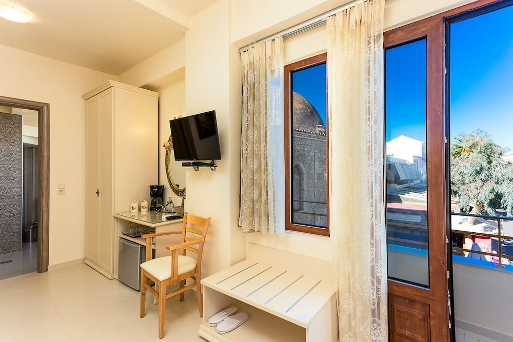 Polyxenia Suites — Hotel rooms in Rethymnon