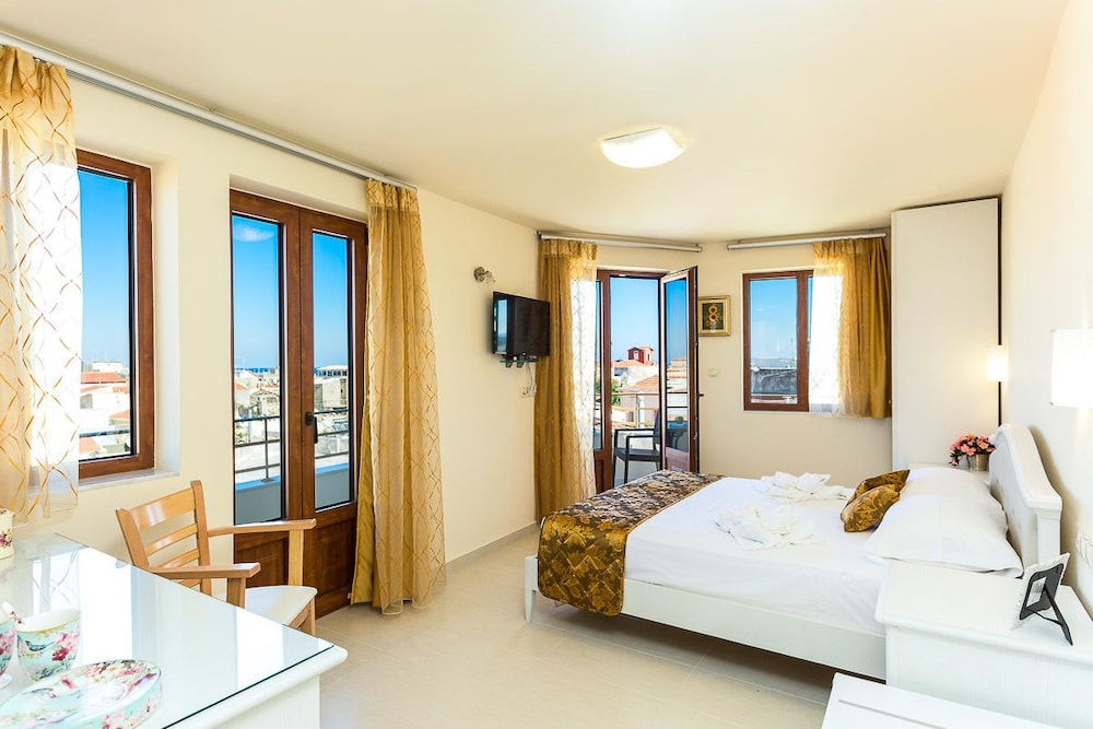 Polyxenia Suites — Hotel rooms in Rethymnon