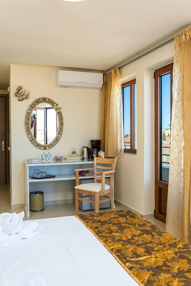 Polyxenia Suites — Hotel rooms in Rethymnon