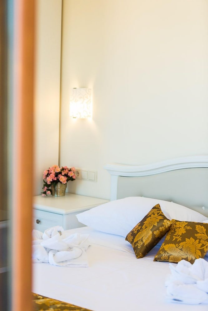 Polyxenia Suites — Hotel rooms in Rethymnon