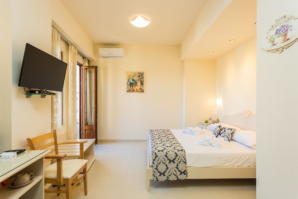 Polyxenia Suites — Hotel rooms in Rethymnon