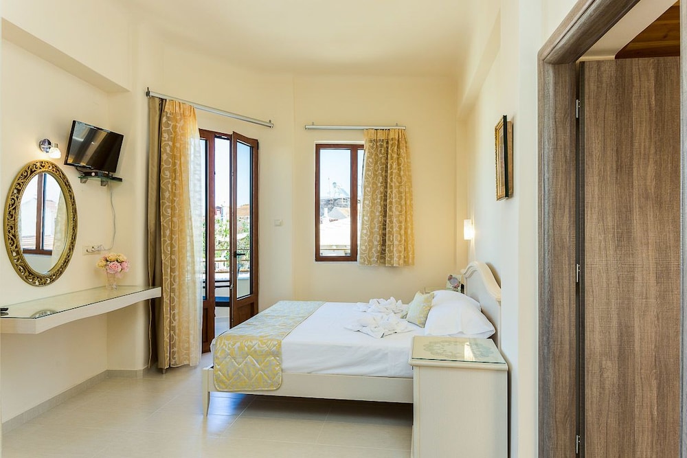 Polyxenia Suites — Hotel rooms in Rethymnon