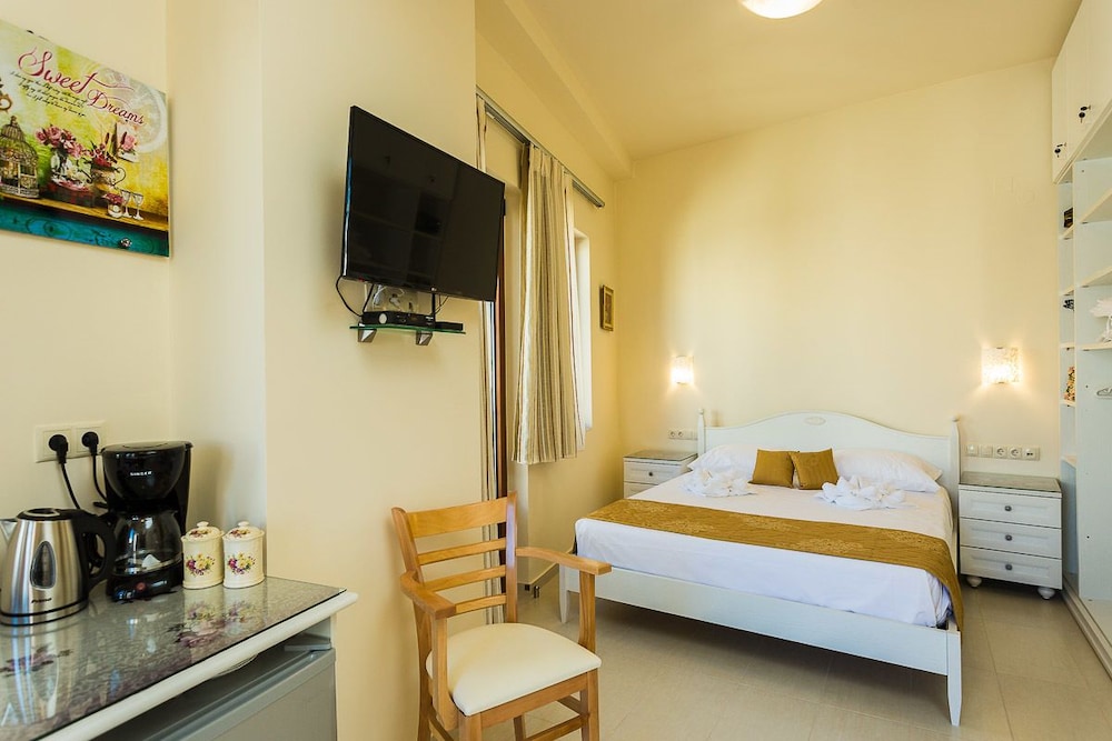 Polyxenia Suites — Hotel rooms in Rethymnon