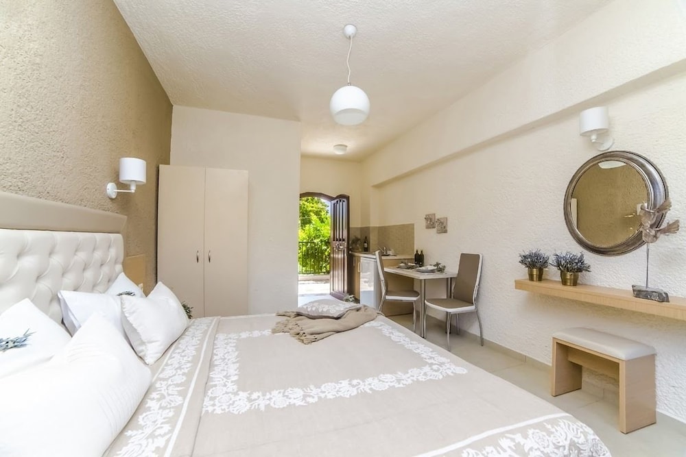 Stelios Gardens — Hotel rooms in Malia