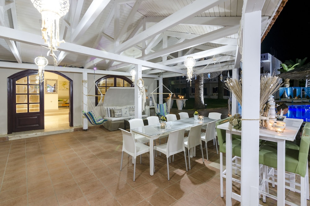 Stelios Gardens — Hotel building in Malia