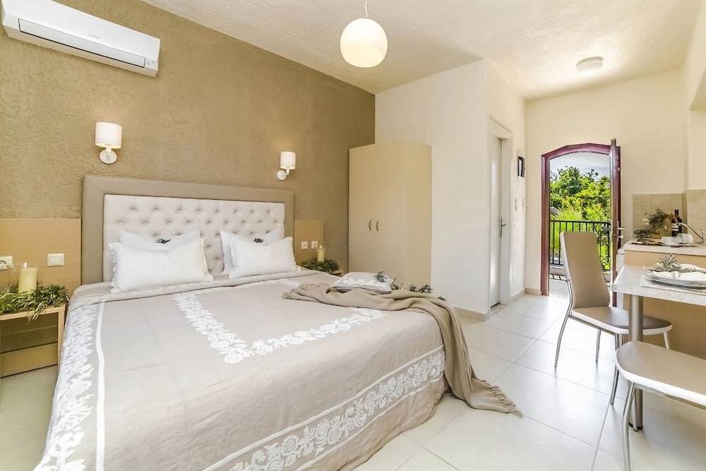 Stelios Gardens — Hotel rooms in Malia