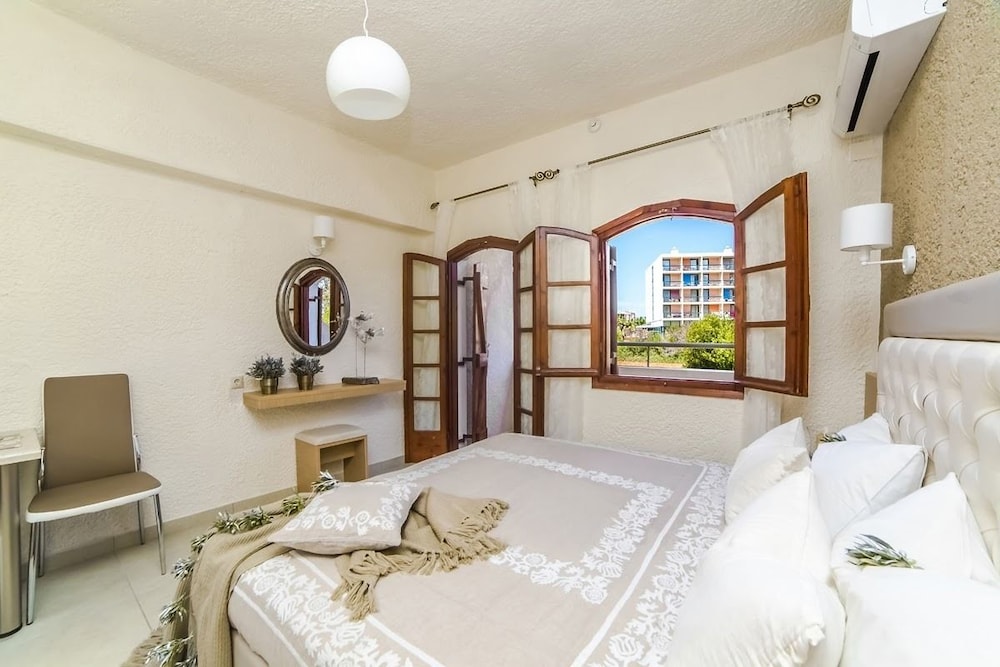 Stelios Gardens — Hotel rooms in Malia