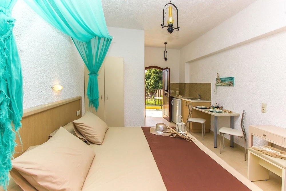 Stelios Gardens — Hotel rooms in Malia